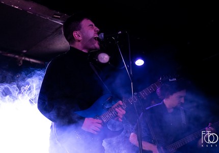 Čuješ?!: Gretchen!, Đir po uhu, Colostrum